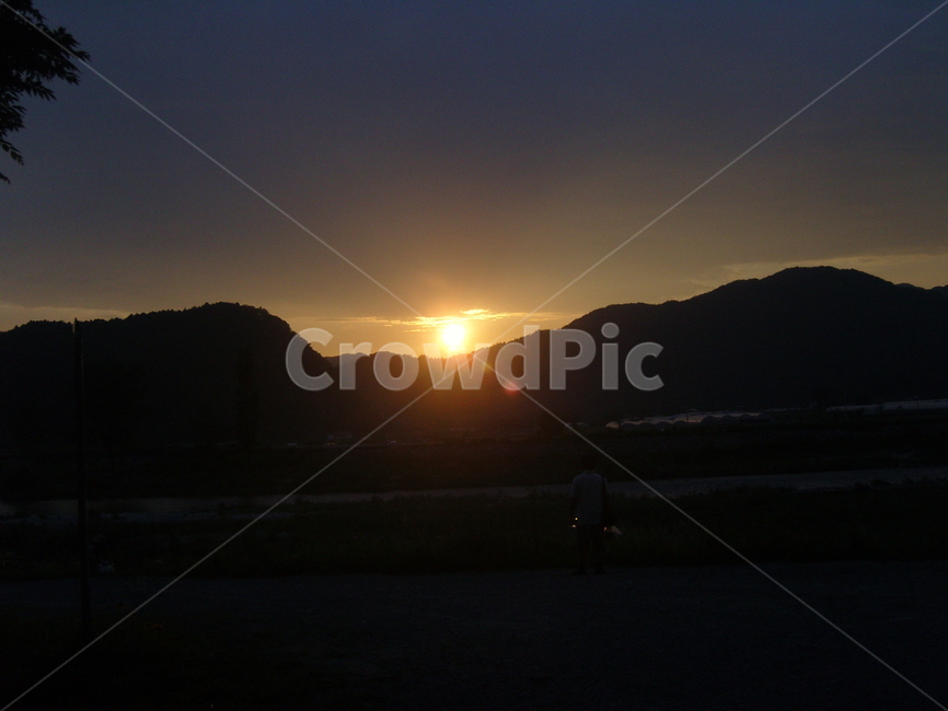노을,하늘,구름,전봇대,산,시골,시골하늘,자연,풍경,nature,landscape,flare,플레어,light,빛,outdoors,옥외,sunlight,햇빛
