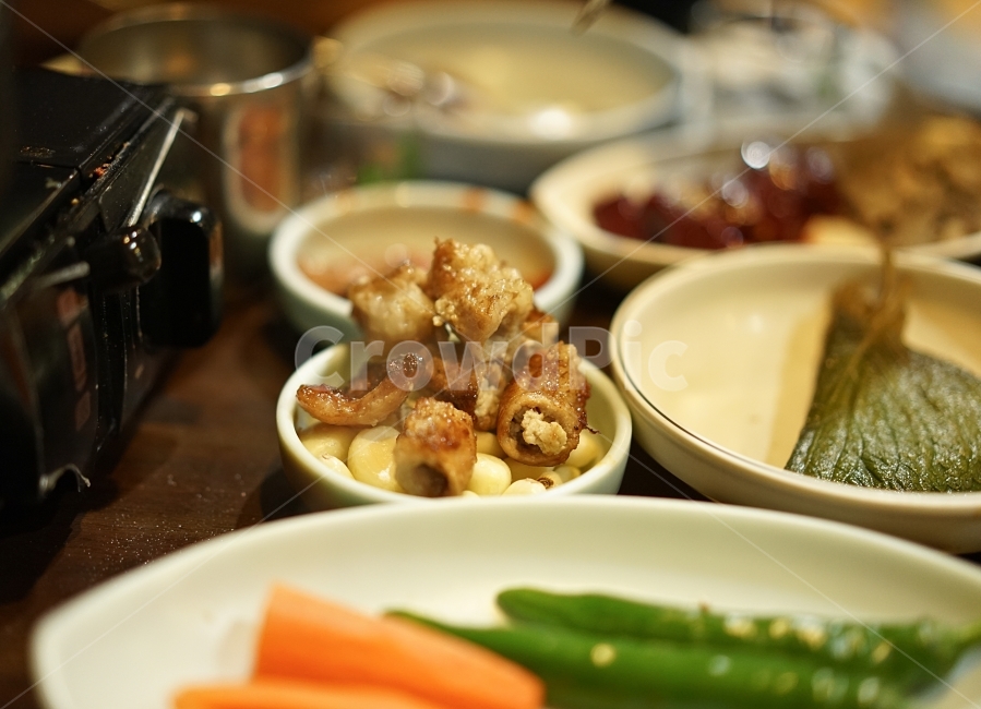곱창,소곱창,안주,먹거리,먹방,술안주,소주안주,만남,식사,모임,술자리,안줏거리,육식,밑반찬,반찬,고추,깻잎,음식,식재료,요리,food,cook,meal,dishes,food reserves,육류,고기,meat,한식,한국음식,한국요리,korean food,korean dishes,korean meal,korean cook