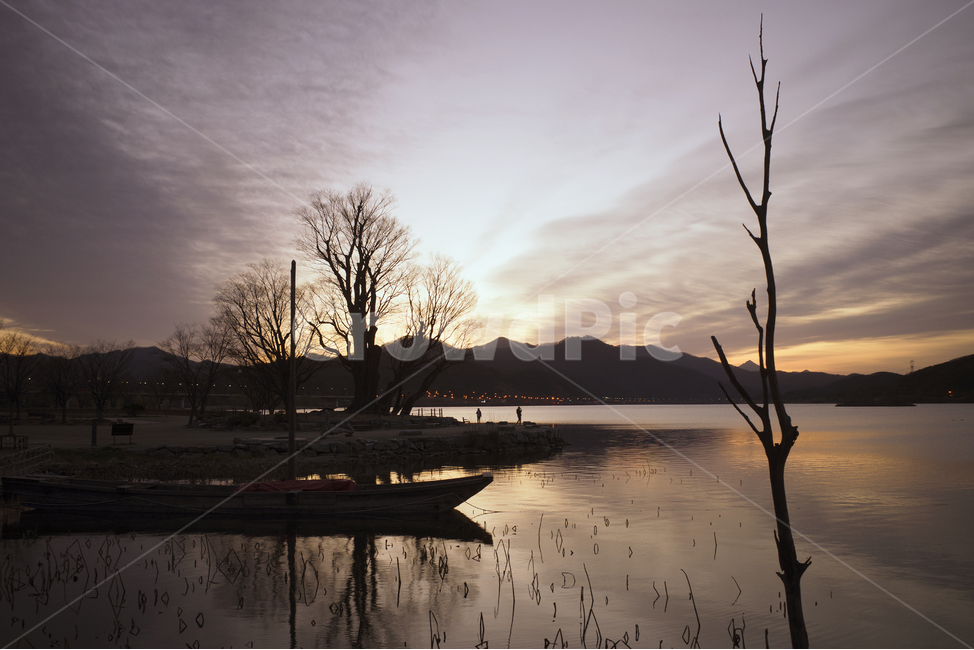 nature,자연,outdoors,옥외,황혼,dawn,sky,하늘,sunset,일몰,redsky,붉은하늘,water,물,두물머리,한강,양수리,landscape,실루엣,바탕화면,배경,트레킹,배