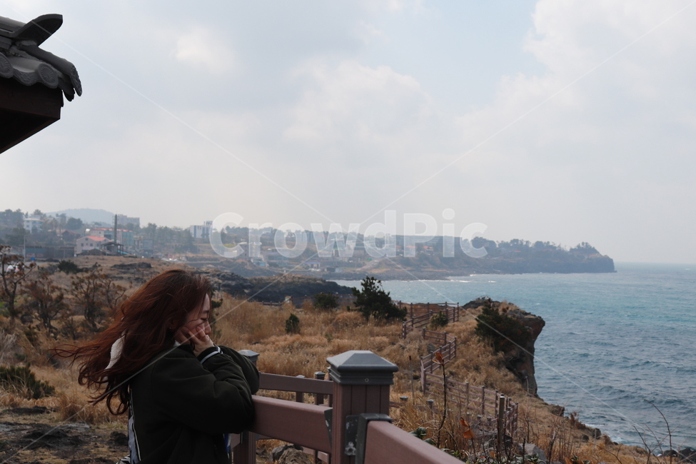 바다,제주도,해안,풍경,파도,하늘,해안가,수평선,여행,제주도,jeju,jeju island,사람,인물,인간,human,person,여성,여자,woman,female,lady,여행,휴가,traveling,vacation,trip