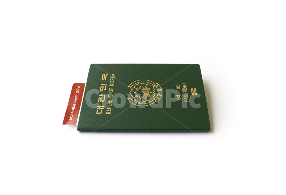 passport,id,business,card,citizen,emigration,identification,identity,international,korea,pass,republicofkorea,security,신분증,여권,한국여권,대한민국여권,사물,물건,한국,대한민국,탑,탑뷰,탑앵글,다수,여러개,여행,표지,겉면,비지니스,녹색,그린,초록색,흰배경,티켓,보딩패스,항공권,비행기티켓,탑승권,표,여행,휴가,traveling,vacation,trip
