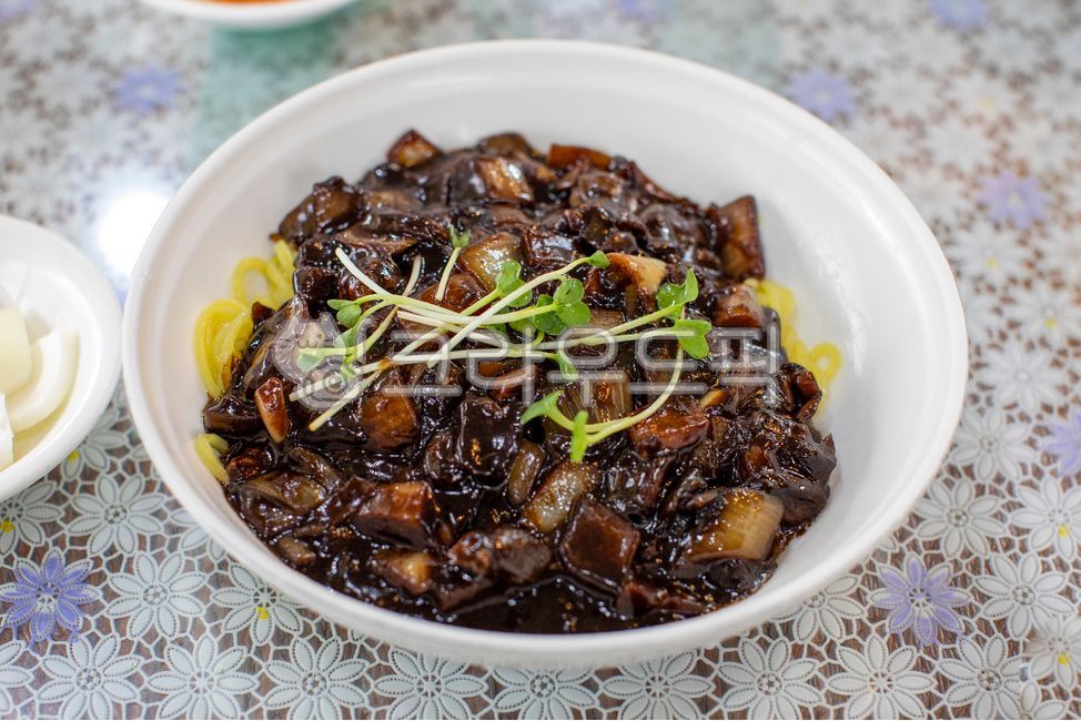 자장면,짜장면,중식,중국요리,음식,면,요리,누들,배달음식,짜장,면요리,식사,접시,food,meal,dish