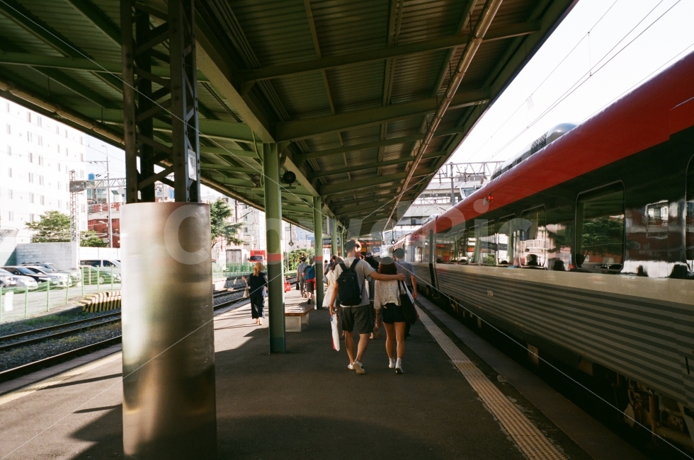 연인,필름,기차,사랑,기차역,교통,교통수단,traffic,transportation,사람,인물,인간,human,person,연인,커플,사랑,lover,couple,train station,vehicle,차량,train