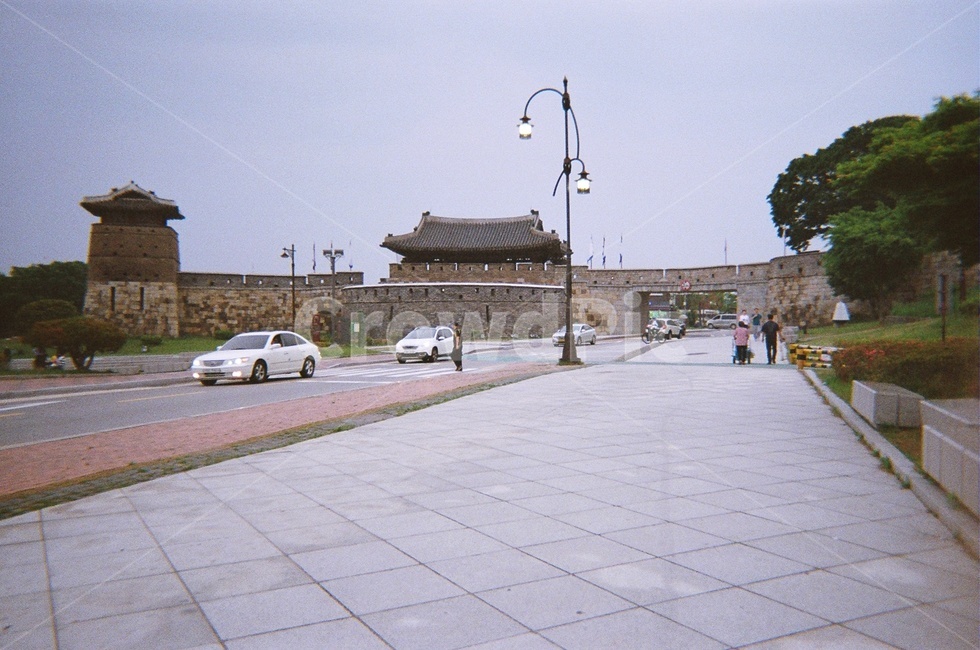 화서문,길,아날로그,필름카메라,수원화성,한국전통,한국문화,korean traditional,korean culture,랜드마크,landmark,tourist attraction,한국랜드마크,한국관광지,한국명소,korea landmark,korea tourist attraction