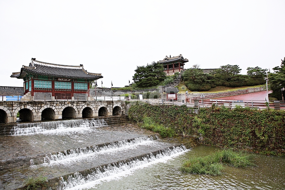 수원화성,성,성곽,길,둘레길,돌담,가을,담,자연,풍경,벽,방어벽,식물,전통,한국전통,한국문화,korean traditional,korean culture