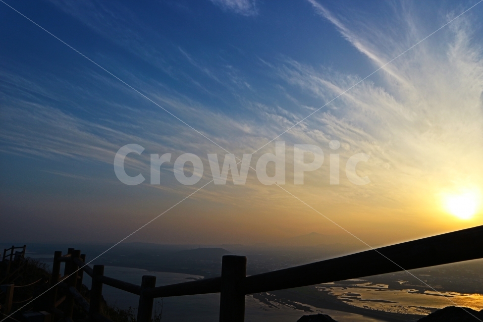 제주도,jeju,여행,travel,하늘,sky,풍경,제주,성산,성산일출봉,일몰,석양,해,구름,자연,풍경,nature,landscape,제주도,jeju,jeju island,handrail,난간,banister,light,빛,flare,플레어