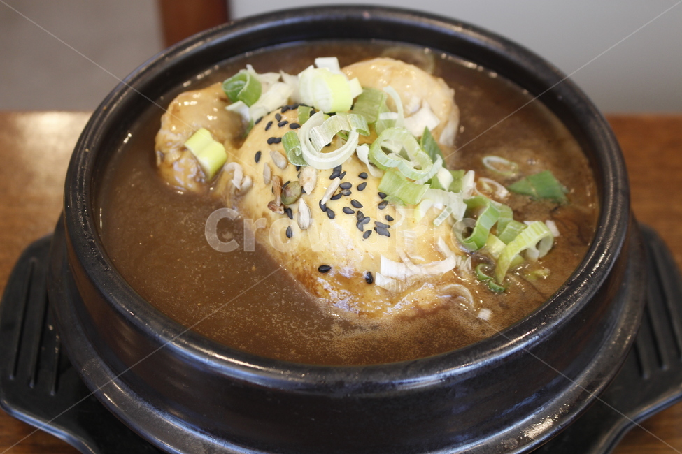 음식,요리,삼계탕,한방삼계탕,닭,닭요리,뚝배기,음식,식재료,요리,food,cook,meal,dishes,food reserves,한식,한국음식,한국요리,korean food,korean dishes,korean meal,korean cook