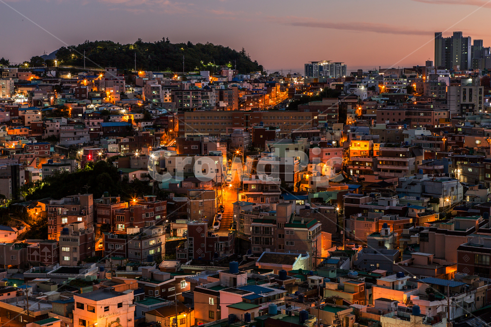 경치,풍경,야경,nightscape,landscape,골목,골목풍경,산복도로,정겨운,땅거미,가로등,불빛,야경,밤,풍경,nightscape,night,landscape,도시,city,한국도시풍경,한국도시경관,korea cityscape,nature,자연,outdoors,옥외,scenery,aerial view,조감도