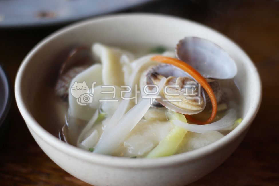 수제비,바지락수제비,요리,음식,해물요리,밀가루요리,밀가루음식,국물요리,meal,food,cook,해산물,국물,밀가루,한국요리,한국음식,koreanfood,조개수제비,해물수제비,수제비국물,한국국물요리,따뜻한국물,바지락요리,전통한식,제철요리,시원한국물요리,해산물요리,집밥요리,한국수제비,음식,식재료,요리,food,cook,meal,dishes,food reserves