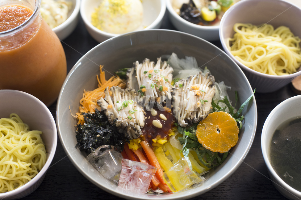 물회,전복물회,전복,야채,해산물,회,소면,음식,식재료,요리,food,cook,meal,dishes,food reserves,수산물,해산물,fishery products,seafood