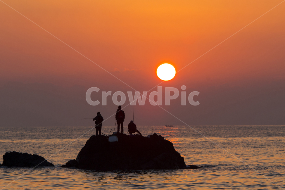 일출,바다,실루엣,낚시,사람,햇빛,자연,인간,풍경,앉다,human,sunlight,silhouette,outdoors,person,해,아침,sunrise,sun,배경,일출배경,바다배경,실루엣,그림자,silhouette,shadow
