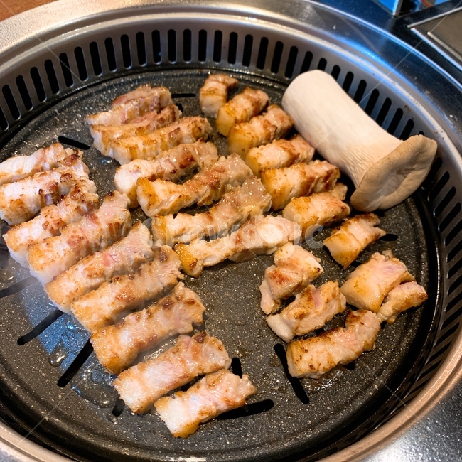 음식,food,돼지고기,삼겹살,요리,버섯,식사,pork,bbq,barbecue,바베큐,육류,고기,음식,식재료,요리,food,cook,meal,dishes,food reserves,육류,고기,meat