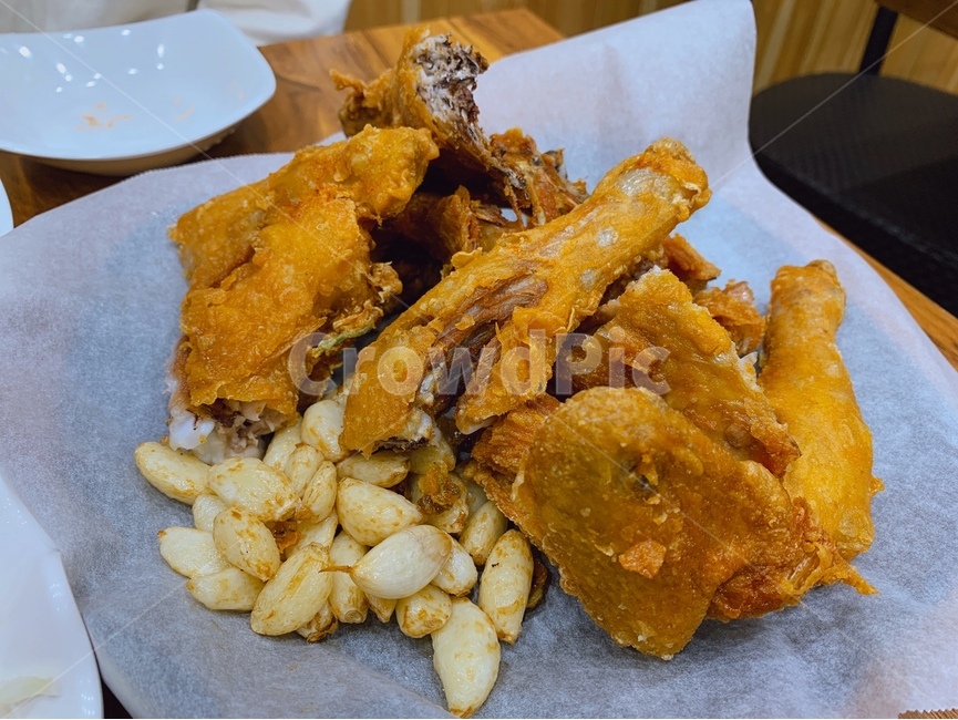 치킨,옛날통닭,마늘통닭,음식,friedchicken,닭,닭튀김,음식,식재료,요리,food,cook,meal,dishes,food reserves,육류,고기,meat