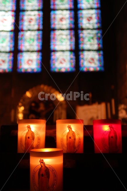 프랑스,성당,대성당,교회,촛불,양초,성모마리아,신성한,france,church,catholicchurch,cathedral,candle,candlelight,lamp,램프,theblessedvirginmary,holy,sacred,stainedglass,스테인드글라스,bless