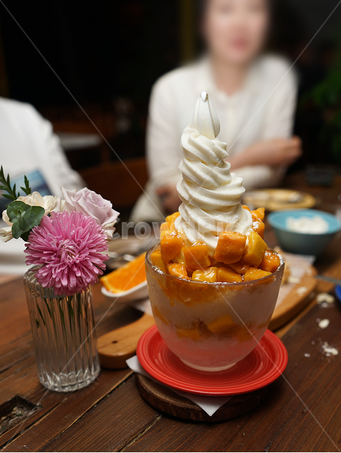 빙수,망고빙수,망고,아이스크림,간식,디저트,후식,꽃,플라워,mango,ice,카페,음식,식재료,요리,food,cook,meal,dishes,food reserves,디저트,간식,후식,dessert,snack