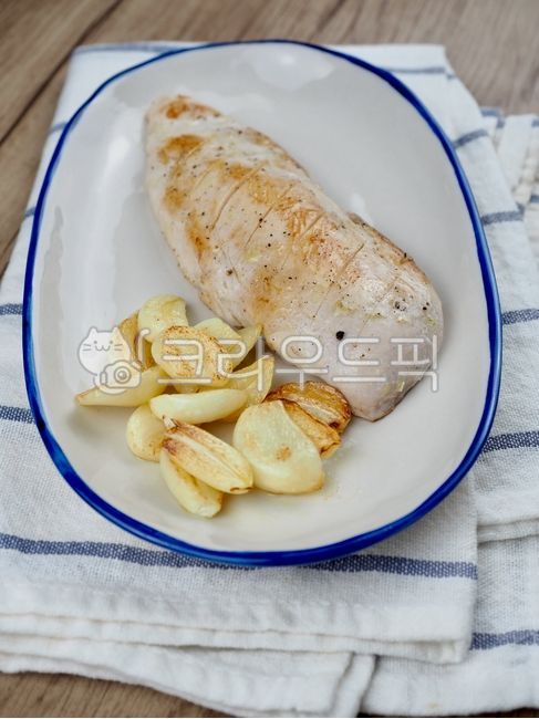 닭가슴살구이,닭가슴살,반찬,닭가슴살스테이크,닭고기,닭고기요리,고기,음식,식사,요리,다이어트식품,점심,저녁식사,grilledchickenbreast,chickenbreast,sidedish,chicken,chickendish,meat,food,meal,cooking,마늘,마늘구이