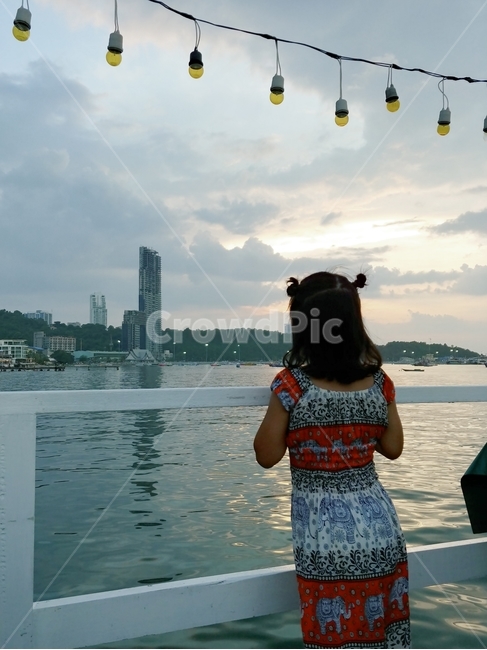 바닷가,해변,건물,태국,여자아이,kid,girl,노을,구름,sunset
