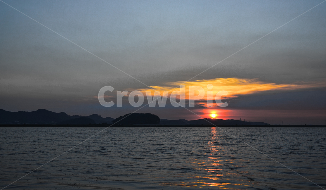 바다,하늘,구름,석양,해넘이,일몰,해질녁,자연,풍경,nature,landscape,outdoors,옥외,sunset,red sky,붉은 하늘,sky,dusk,황혼,dawn,새벽
