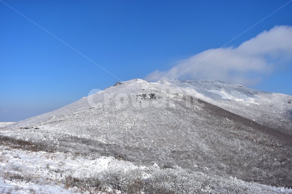 무등산,국립공원,풍경,힐링,산행,설경,상고대,서리꽃,서석대,입석대,안양산,백마능선,장불재,증심사,중봉,중머리재,천왕봉,지왕봉,Korea,National,Park,눈풍경,등산,주상절리,판타스틱,겨울왕국,겨울,지질공원,인왕봉,천지인,설국,2018년,1월,눈꽃,파란하늘,트레킹,winter,landscape,감성,아름다운,황홀한,장관,비경,선경,최고,사진,겨울,계절,winter,season,자연,풍경,nature,landscape,한국자연풍경,한국자연경관,korea nature landscape,slope,경사,outdoors,옥외,mountain,산,mountain range,산맥