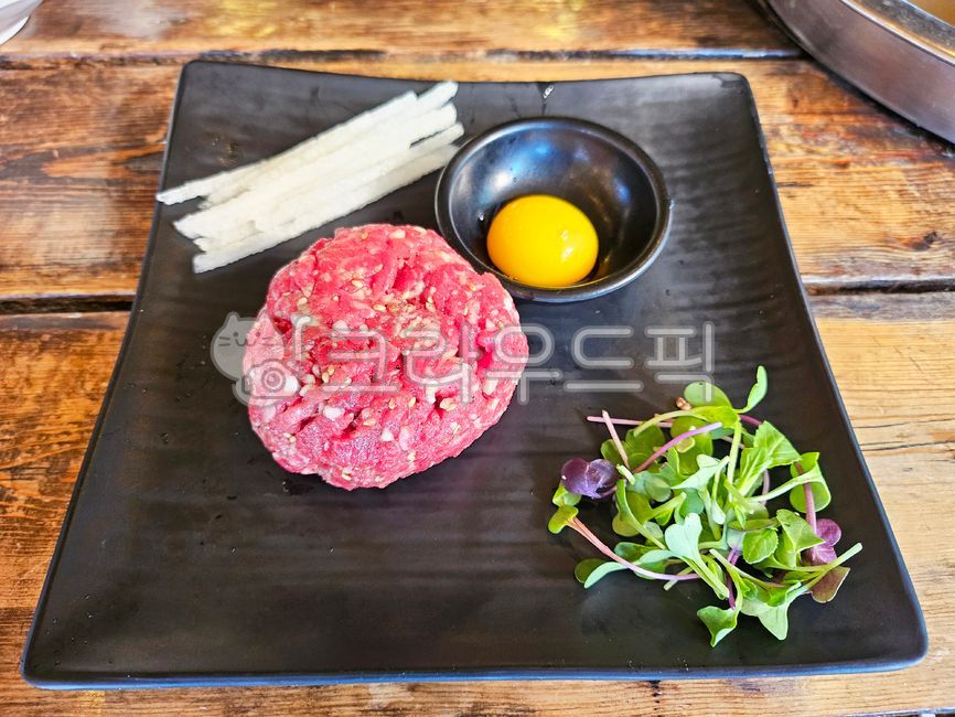 Korean,raw meat,Beef Yukhoe,beef,food