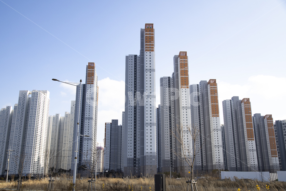 빌딩,건물,아파트,맨션,고층아파트,도시풍경,도시경관,도시,시티,단지,고층빌딩,고층건물,거리,거리풍경,시가지,주택,주택가,주택지,주거,부동산,아파트단지,하늘,푸른하늘,파란하늘,맑음,맑은날씨,쾌청,화창,맑은하늘,건축물,시설,블루,파랑,청색,풍경,경치,창문,산업,도로,배경,도시,풍경,city,landscape,한국도시풍경,한국도시경관,korea cityscape