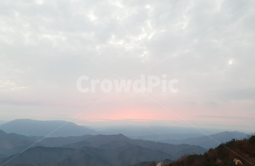 자연,산맥,산,옥외,일출,새해,신년,nature,mountainrange,mountain,newyear,sunrise,숭고함,조용한,구름,정상