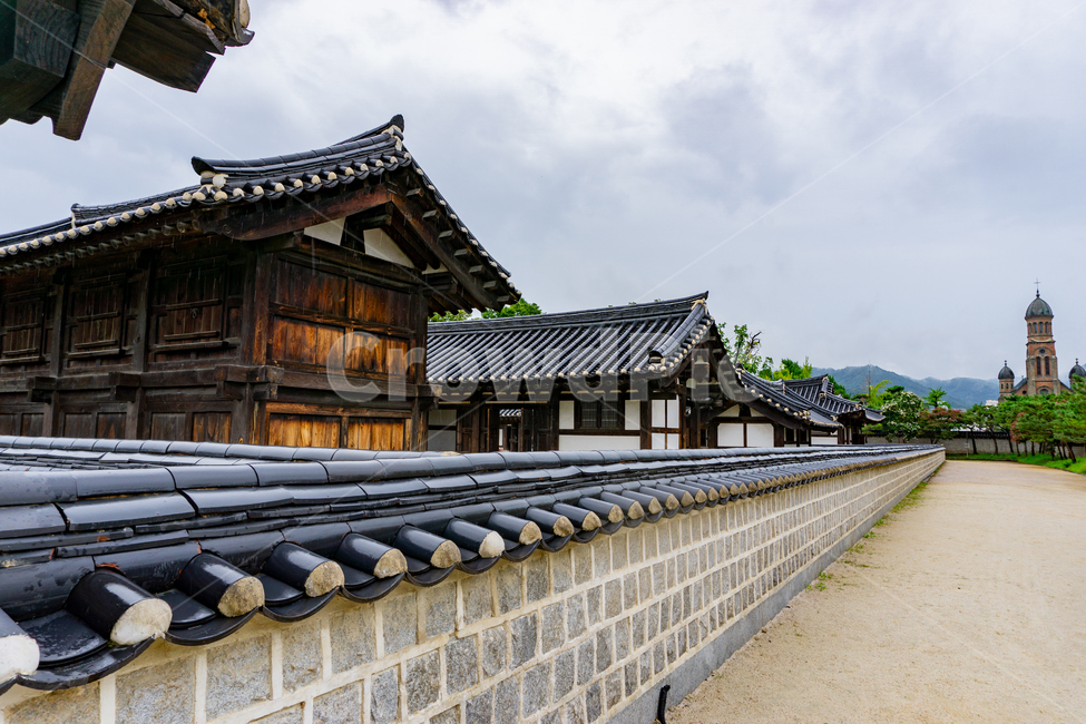 stone wall,joseon,cloudy weather,construct,historic site,summer,Jeonju,Lee Seonggye,rainy,Cultural Heritage,tradition,Shipbuilding,architecture,stone wall road,traditional village,rain,Jegigo,Jeondong Church,tree,Before the game,history,stone,korea,tradit