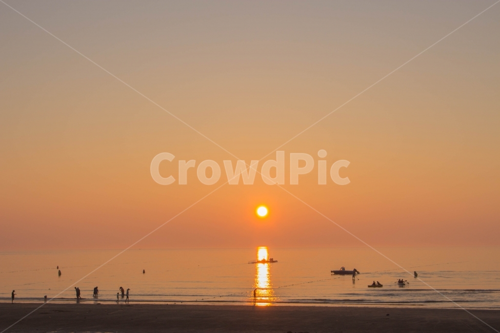 일몰,바다,풍경,해,노을,자연,자연,풍경,nature,landscape,해변,바다,beach,sea,사람들,대중,군중,other people,crowd,감성,sensible,feeling,outdoors,옥외,sunlight,햇빛
