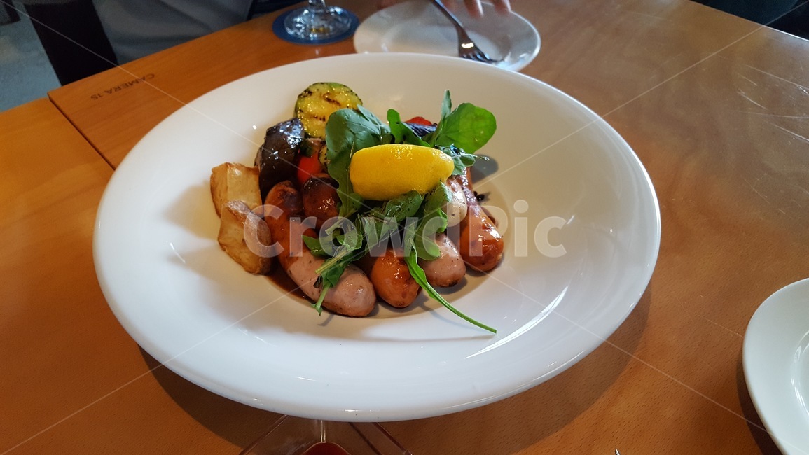 음식,요리,테이블,소세지,접시,야채