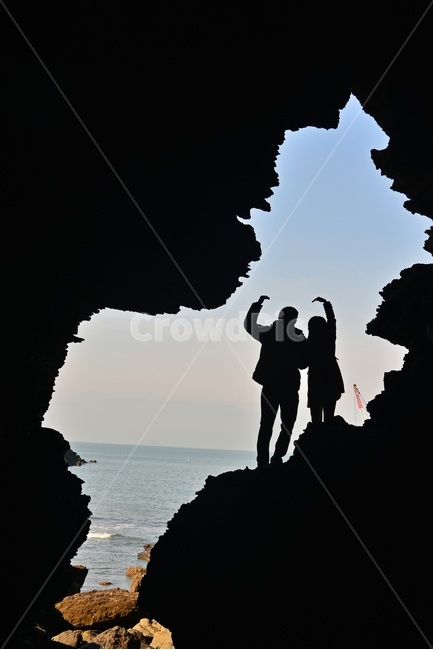 person,사람,human,인간,silhouette,실루엣,nature,자연,cave,sea,바다,outdoors,옥외,ocean,대양,water,물,shoreline,해안선,부안,채석강,해식동굴,동굴,해변,해안,연인,애인,모델,사랑표시,사랑합니다
