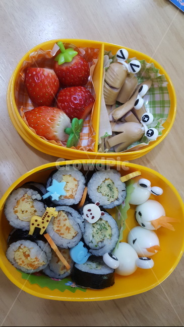 도시락,어린이도시락,매추리알,도시락모양,딸기,김밥,소세지