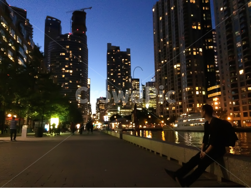 여행,도시,야경,휴식,휴가,야경,밤,풍경,nightscape,night,landscape,도시,city,해외,외국,세계,foreign,oversea,world,세계도시풍경,해외도시풍경,외국도시풍경,world cityscape,사람,인물,인간,human,person,남성,남자,man,male,여행,휴가,traveling,vacation,trip,고독함,외로움,쓸쓸함,우울함,슬픔,lonely,solitary,building,건물,town,시티,urban,어반,downtown,도심,metropolis,중심지,pedestrian,보행자