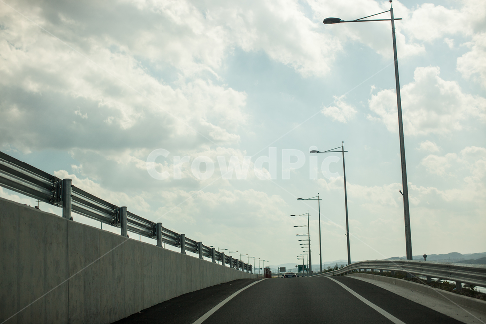 운전,하늘,가로등,구름,고가도로,진입,road,도로,freeway,고속도로,highway,고속도로