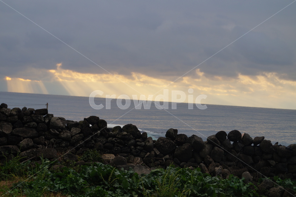제주돌담,탑,바다,하늘,구름,자연,풍경,nature,landscape,building,건물,tower,architecture,건축물
