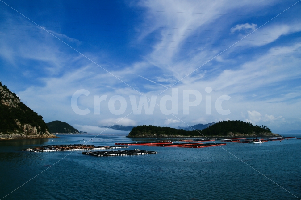 자연풍경,완도,바다,양식장,해무,푸른하늘,자연,풍경,nature,landscape,한국자연풍경,한국자연경관,korea nature landscape,산업,industry,industrial,어업,fishery,fishing industry,outdoors,옥외,land,땅,ocean,대양,water,물,sea,shoreline,해안선,coast,연안,island,섬