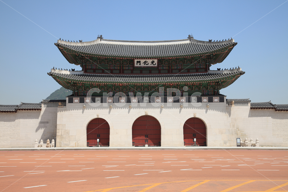 광화문,경복궁,고궁,궁,궁궐,문,정문,도로,명소,건축,건축물,전통,서울,한국,한국전통,전통건축,전통건축물,하늘,풍경,바닥,공간,바닥배경,배경,백그라운드,야외,실외,차선,문화재,아스팔트,광장,광화문광장,기와,한국전통,한국문화,korean traditional,korean culture,랜드마크,landmark,tourist attraction,한국랜드마크,한국관광지,한국명소,korea landmark,korea tourist attraction,건축물,건물외관,exterior,building,structure,architecture,construction