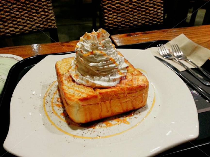 허니브레드,디저트,카페,생크림,시나몬