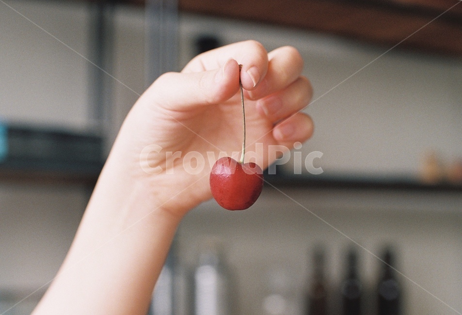 체리,디저트,카페,감성,cafe,sensible,feeling,달콤한,sweet,빈티지,필름사진,감성사진,cherry,신체일부,몸,body,과일,열매,fruit