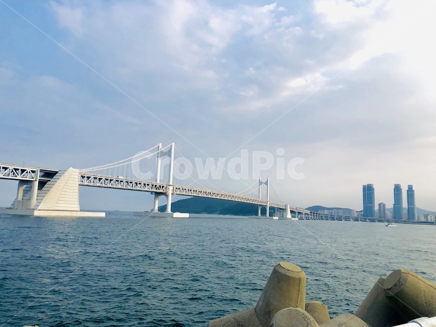 바다,다리,현수교빌딩,구름,구름과바다