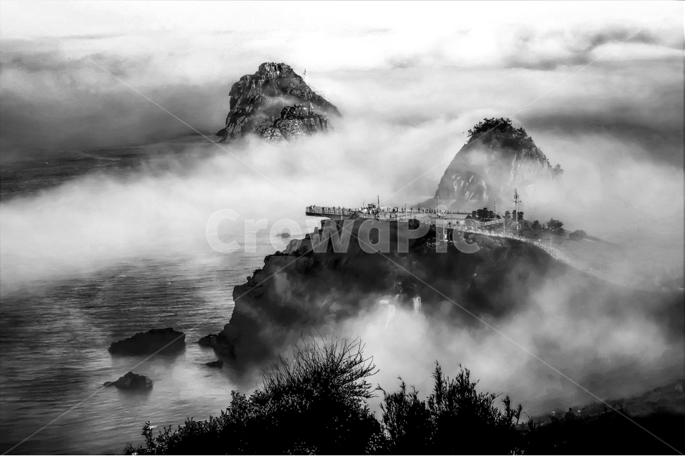 흑백,오륙도,해무,바다,스카이워크,부산,자연,풍경,nature,landscape,한국자연풍경,한국자연경관,korea nature landscape,흑백,모노톤,monochrome,black and white,weather,날씨,outdoors,옥외,fog,안개