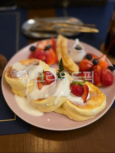 whipped cream cake,bread,Strawberry Souffl,Strawberry dessert,souffle,Strawberry cake,strawberry,Strawberry Tart,pancake,food,cafe,dessert,cake,brunch,Strawberry Souffle Pancake,hot cake,Souffl Pancakes