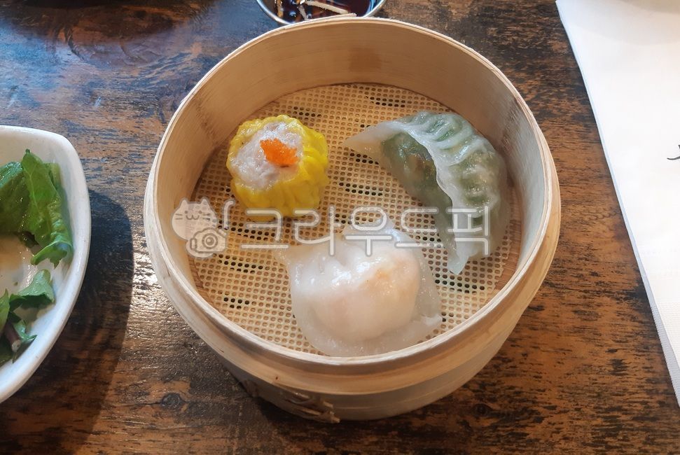 dumpling,Chive Dim Sum,Shrimp dumplings,meat dumplings,Chinese food,food,dim sum