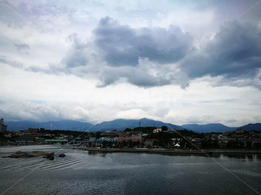 구름,바다전망,먹구름,바닷가마을,동해,돌섬,시골,마을,풍경,landscape,country,rural,town