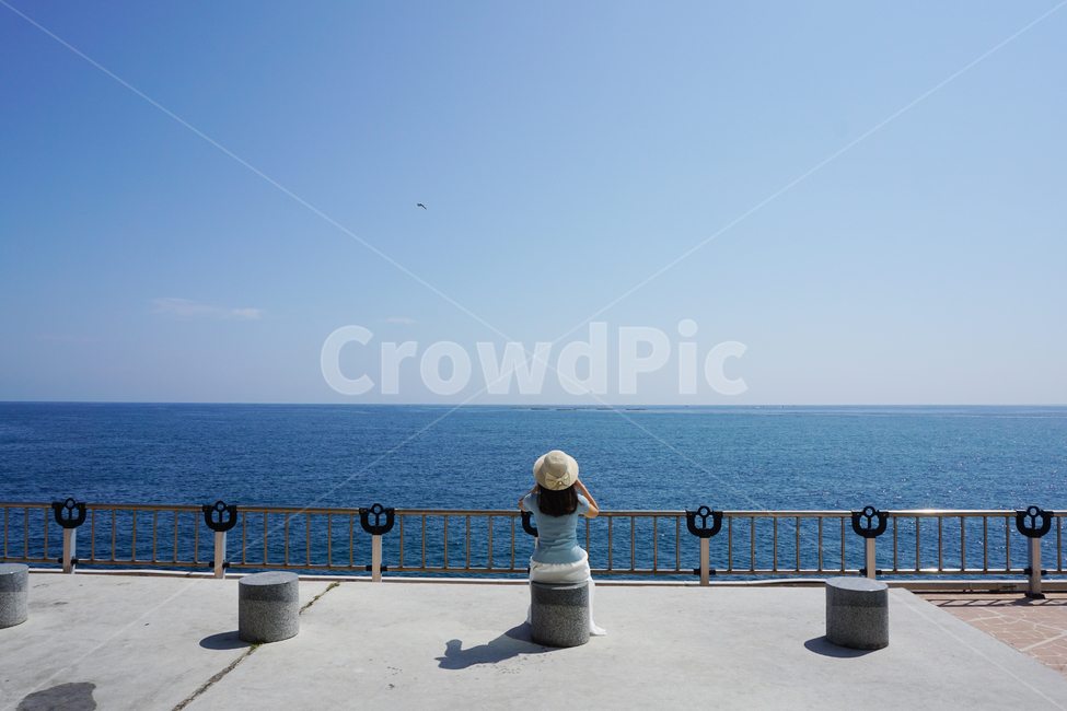 속초,sokcho,바닷가,해변,바닷가뒷모습,뒷모습,모자,sea,ocean