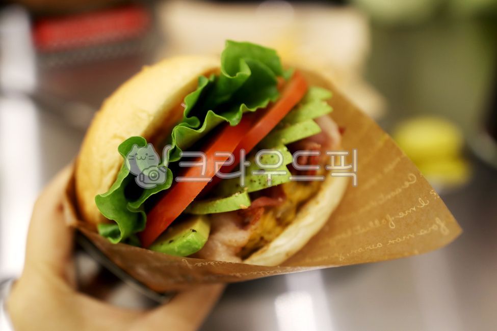 tomato,Avocado Hamburger,handmade burger,hamburger,Avocado Burger