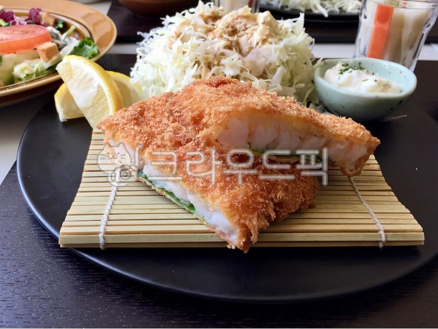 새우,새우카츠,새우까스,튀김,새우튀김,일본음식,음식,요리,식사,저녁식사,맛있는,shrimp,friedshrimp,shrimpkatsu,friedfood,japanesefood,japanesestyle,food,dish,meal,dinner,brunch,delicious,yummy,tasty