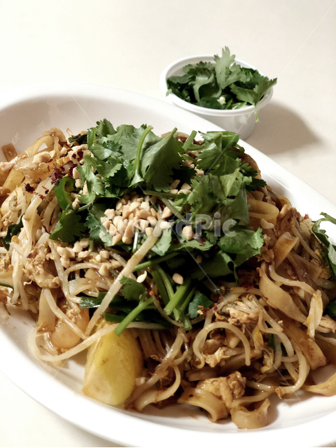 asian,food,spoon,숟가락,delivery,배달음식,고수,cilantro,coriander,태국음식,cuisine,phatthai,thai,cooked,fresh,ingredients,vegitable,topping,noodle