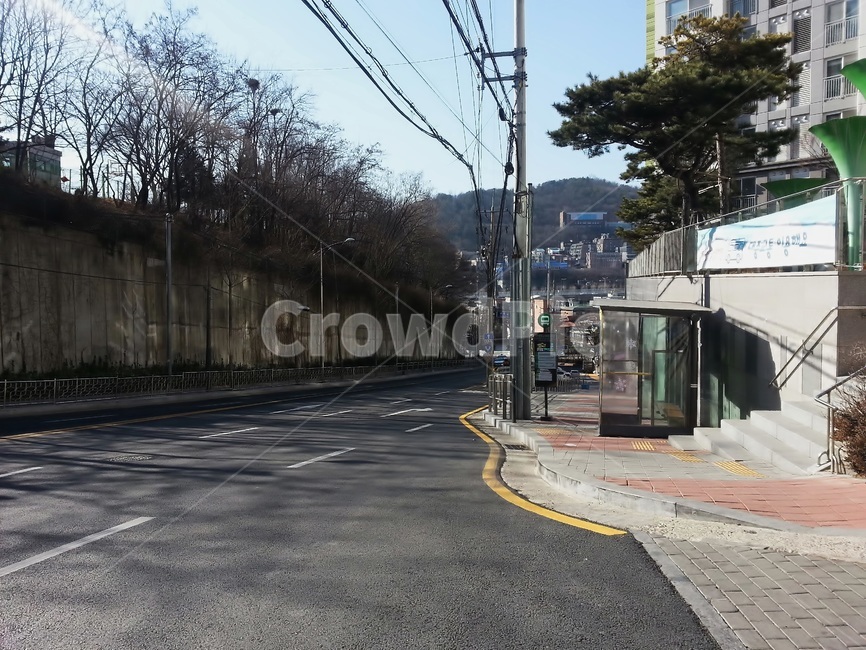 도로,차선,인도,차도,바람가림막,버스,정류장,황색실선,도시,풍경,city,landscape,한국도시풍경,한국도시경관,korea cityscape,asphalt,아스팔트,road