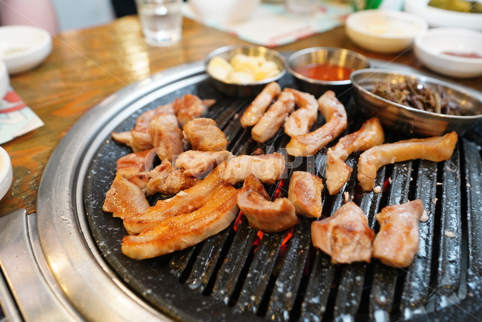 고기,구이,한식,음식,육식,육류,불판,안주,먹거리,푸드,돼지,음식,식재료,요리,food,cook,meal,dishes,food reserves,육류,고기,meat