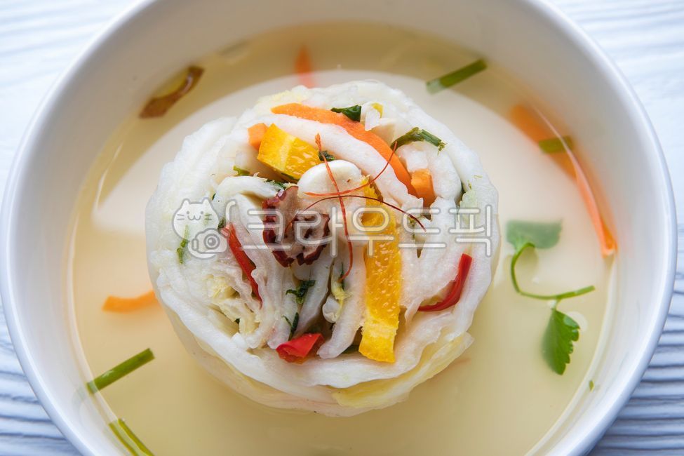 김치,김장,백김치,물김치,배추,음식,요리,반찬,그릇,접시,고명,대추,채소,kimchi,makingkimchi,whitekimchi,waterkimchi,cabbag,napacabbage,foood,sidedish,vegetable,cooking,garnish,배추김치,cabbagekimchi,fall,가을,음식,식재료,요리,food,cook,meal,dishes,food reserves,한식,한국음식,한국요리,korean food,korean dishes,korean meal,korean cook